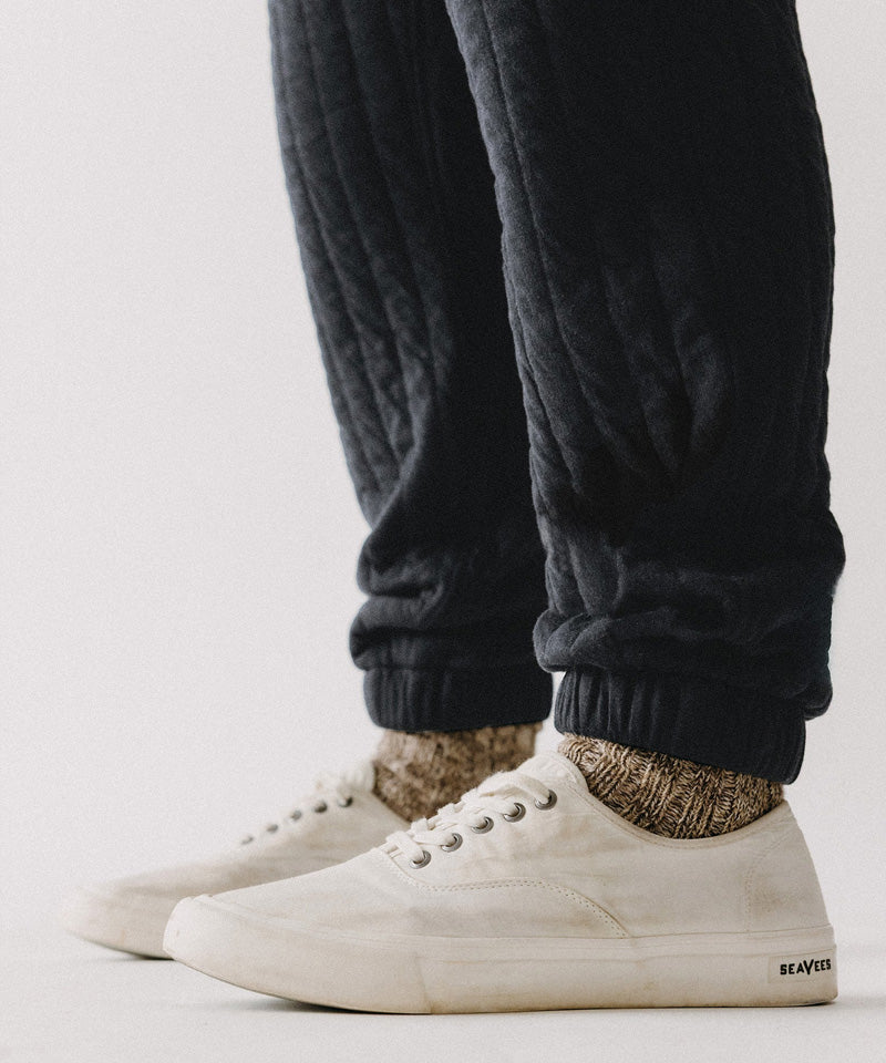 The Apres Pant in Heather Coal Quilted Jersey
