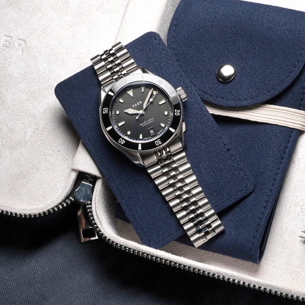D5 Meridian Black Auto 39mm - on Premium Jubilee Bracelet