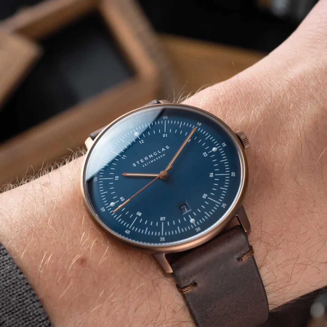 Hamburg Bronze Quartz 42mm - Blue on Vintage Mocha Leather Band