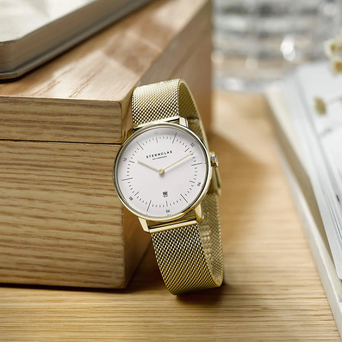Naos XS Gold Quartz - White on Gold Milanaise Bracelet