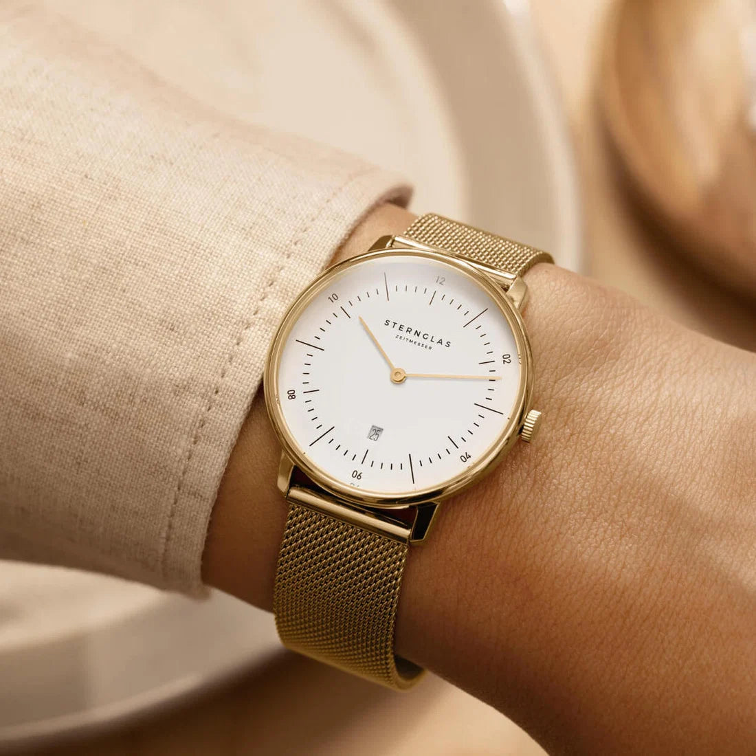 Naos XS Gold Quartz - White on Gold Milanaise Bracelet