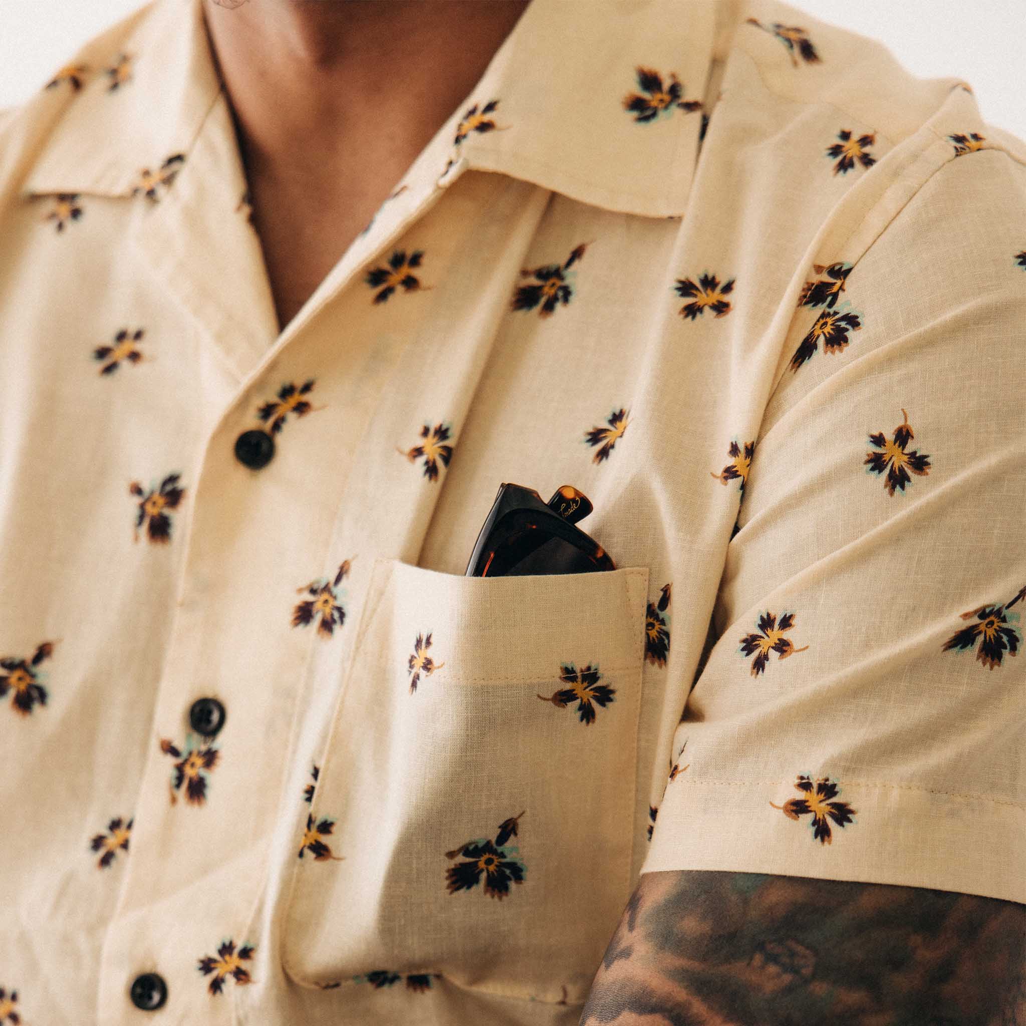 Short Sleeve Hawthorne in Almond Floral